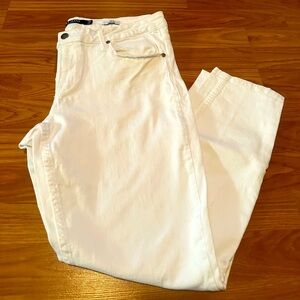 Like new! White max jeans size 14